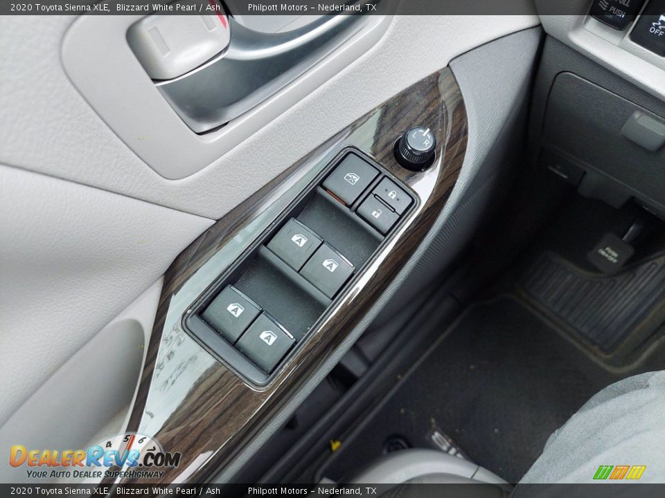 2020 Toyota Sienna XLE Blizzard White Pearl / Ash Photo #14