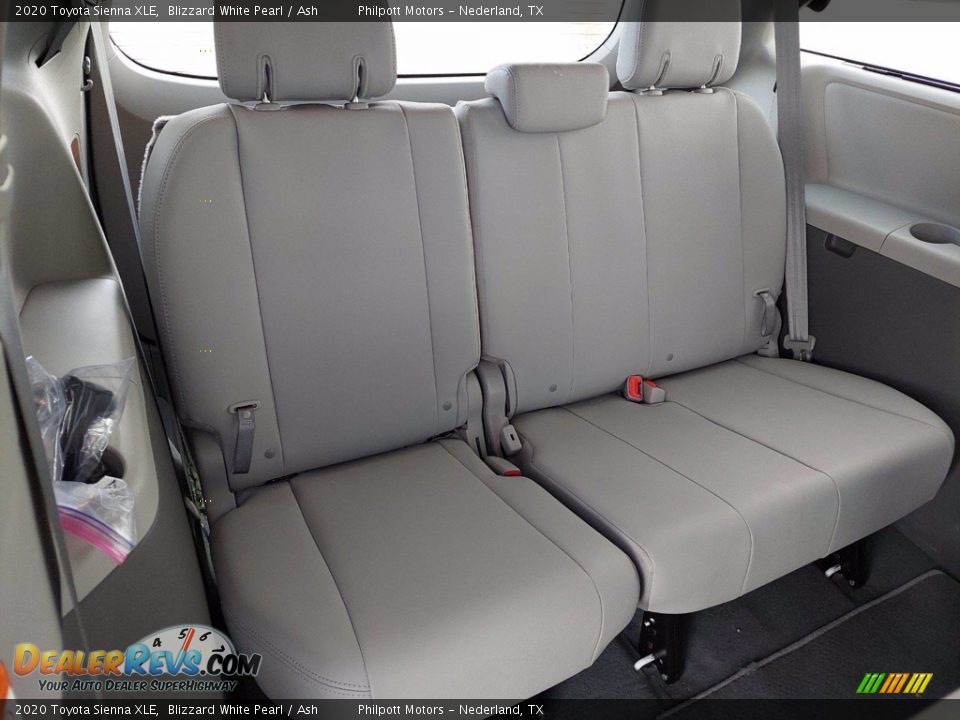 2020 Toyota Sienna XLE Blizzard White Pearl / Ash Photo #25