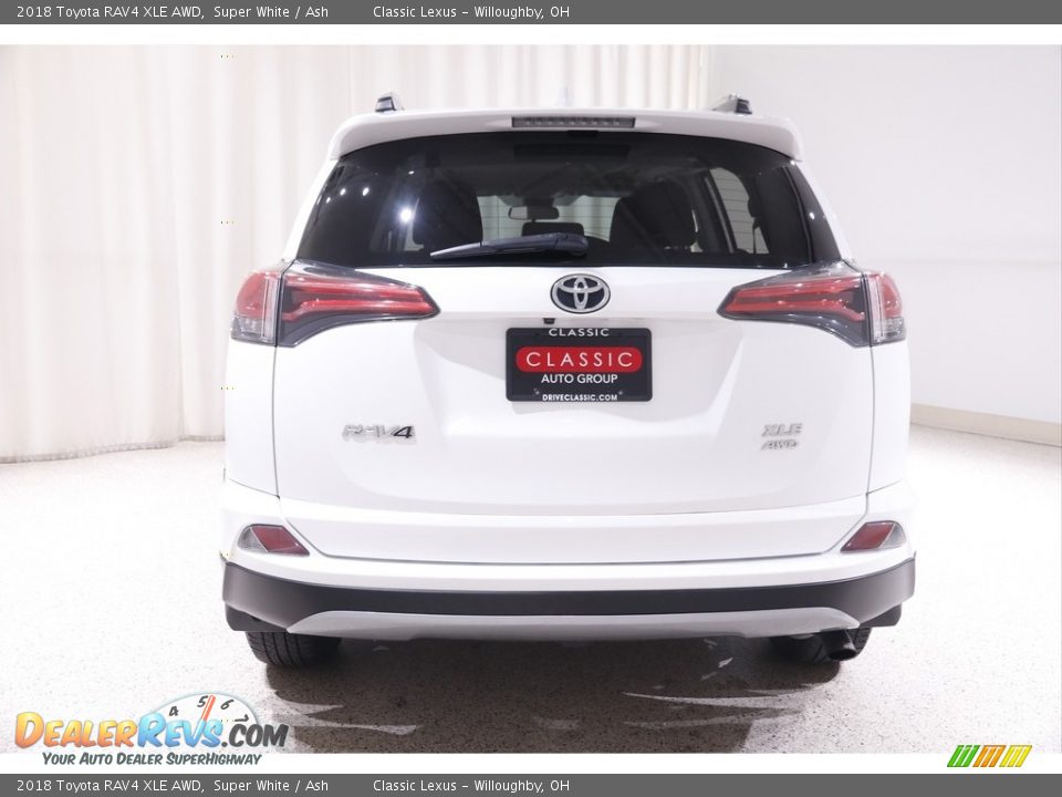 2018 Toyota RAV4 XLE AWD Super White / Ash Photo #17