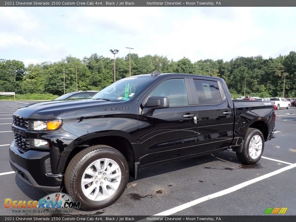 Front 3/4 View of 2021 Chevrolet Silverado 1500 Custom Crew Cab 4x4 Photo #1