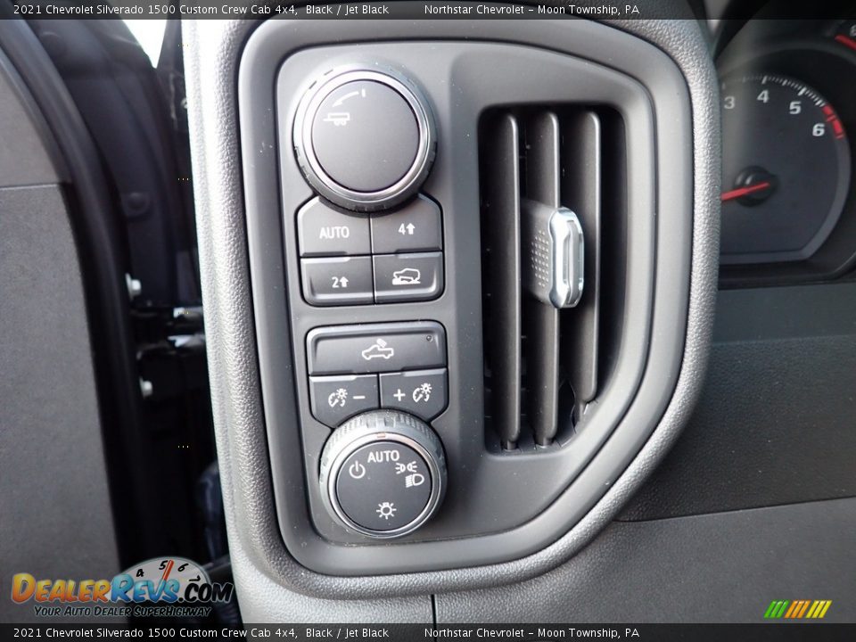 Controls of 2021 Chevrolet Silverado 1500 Custom Crew Cab 4x4 Photo #14