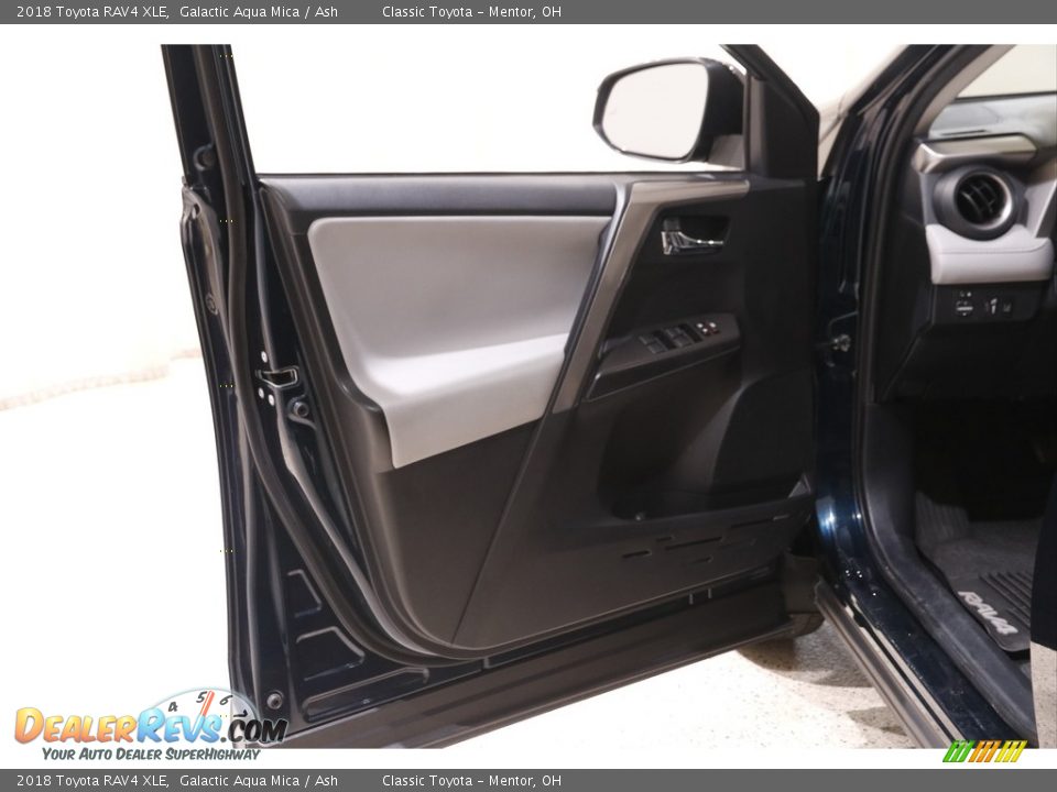 2018 Toyota RAV4 XLE Galactic Aqua Mica / Ash Photo #4