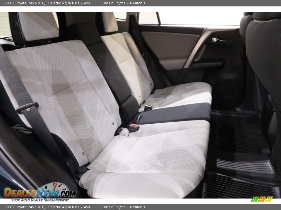 2018 Toyota RAV4 XLE Galactic Aqua Mica / Ash Photo #15
