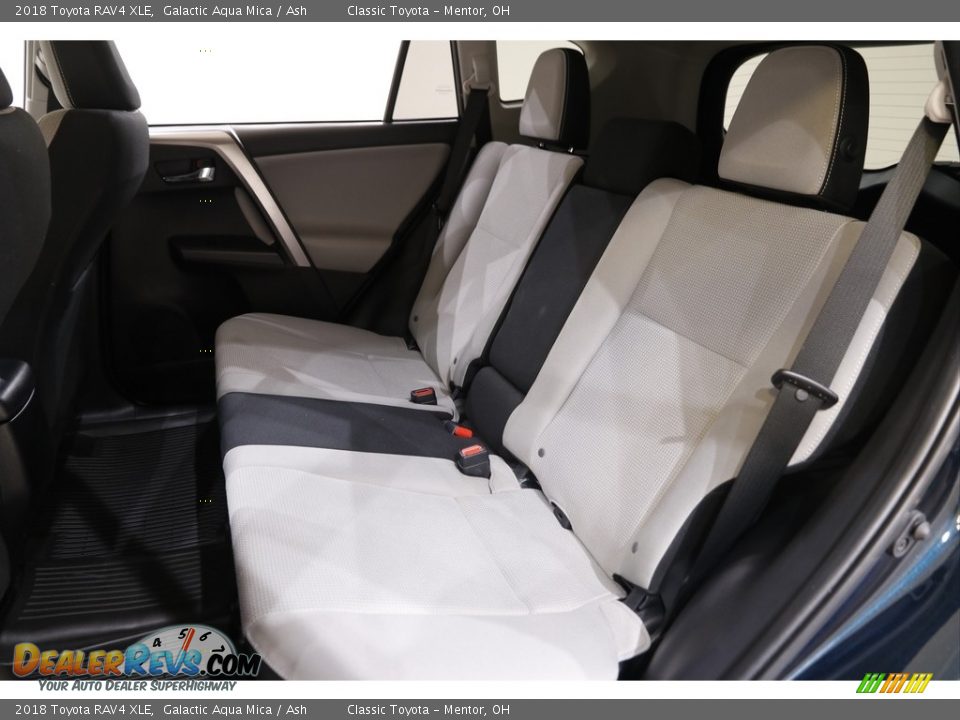 2018 Toyota RAV4 XLE Galactic Aqua Mica / Ash Photo #16