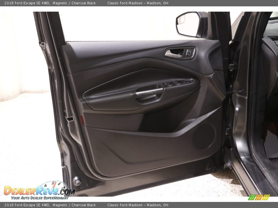 2018 Ford Escape SE 4WD Magnetic / Charcoal Black Photo #4