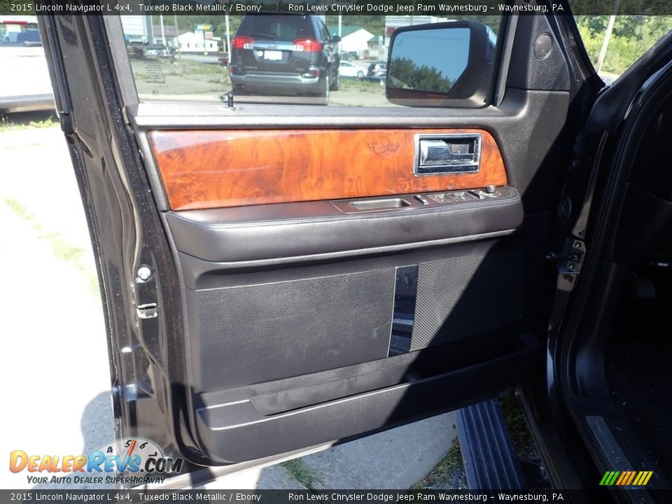 Door Panel of 2015 Lincoln Navigator L 4x4 Photo #13