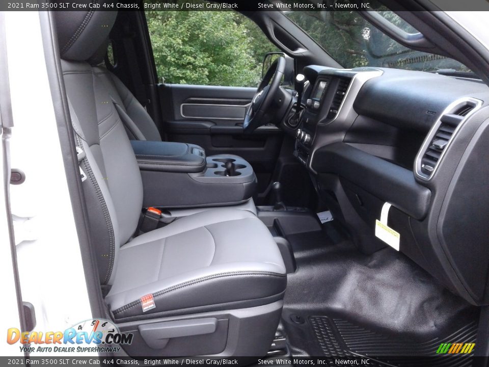 2021 Ram 3500 SLT Crew Cab 4x4 Chassis Bright White / Diesel Gray/Black Photo #15