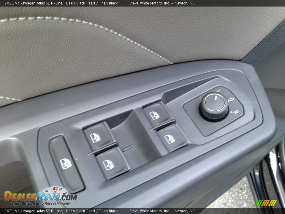 Controls of 2021 Volkswagen Atlas SE R-Line Photo #12