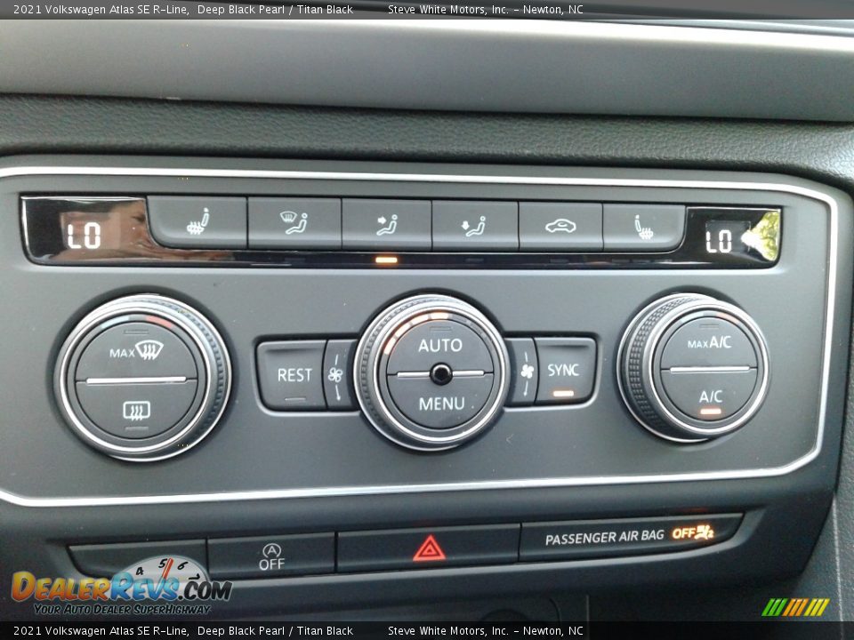 Controls of 2021 Volkswagen Atlas SE R-Line Photo #23