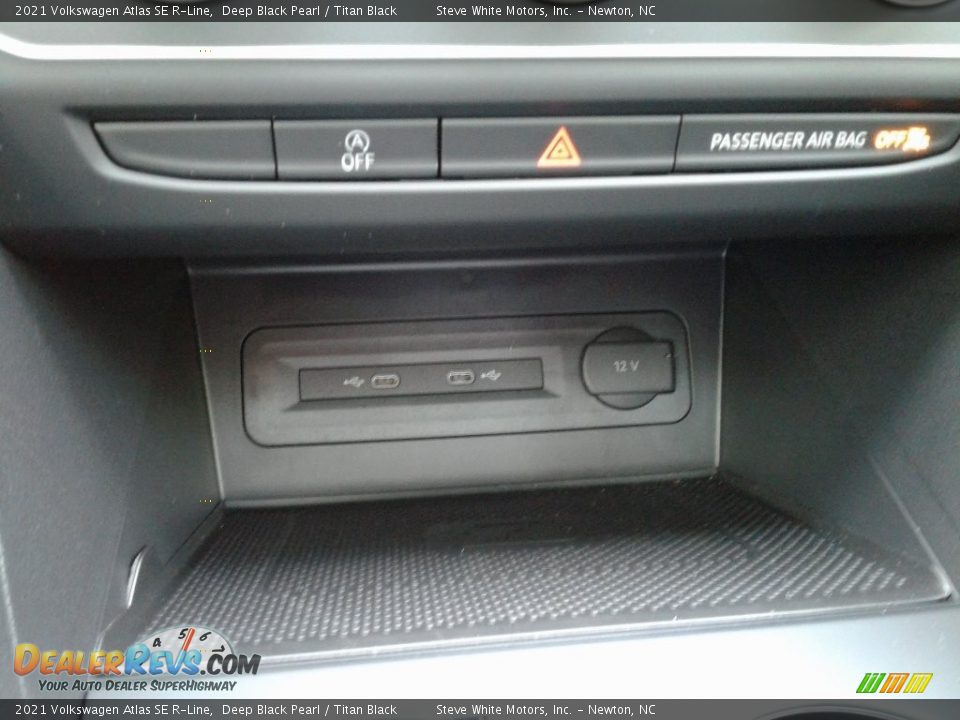 Controls of 2021 Volkswagen Atlas SE R-Line Photo #24