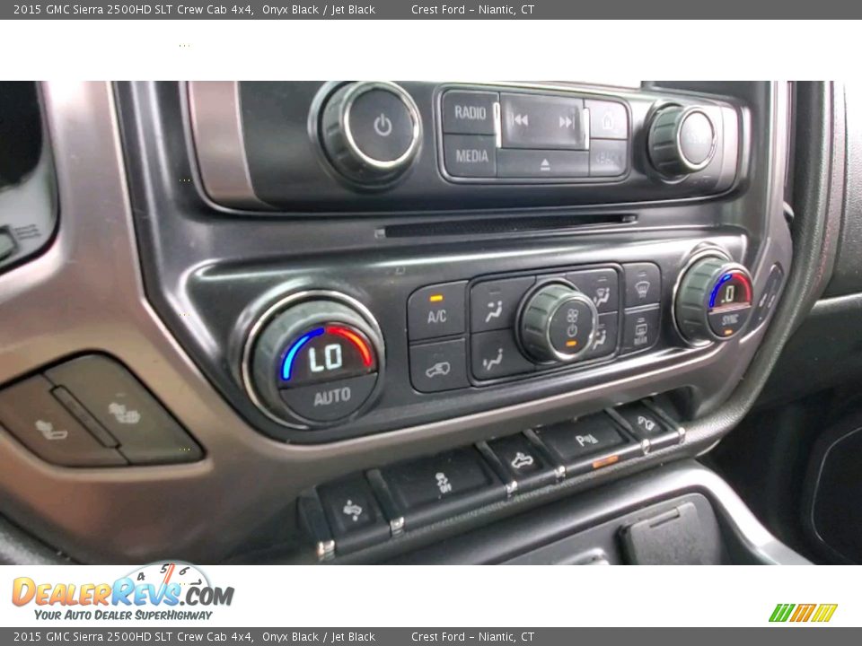 Controls of 2015 GMC Sierra 2500HD SLT Crew Cab 4x4 Photo #17