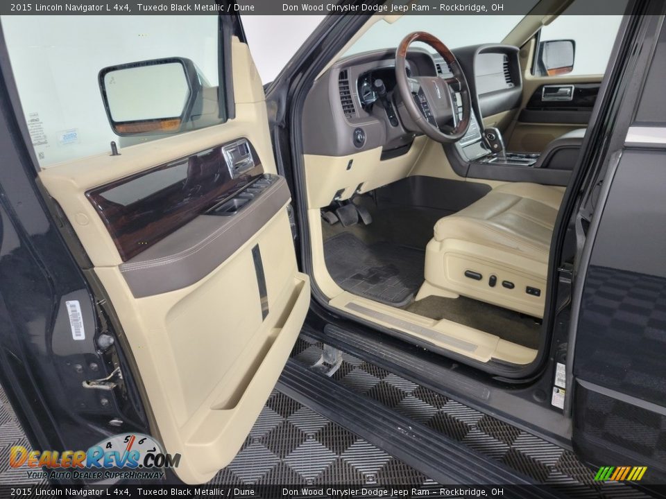 Door Panel of 2015 Lincoln Navigator L 4x4 Photo #18