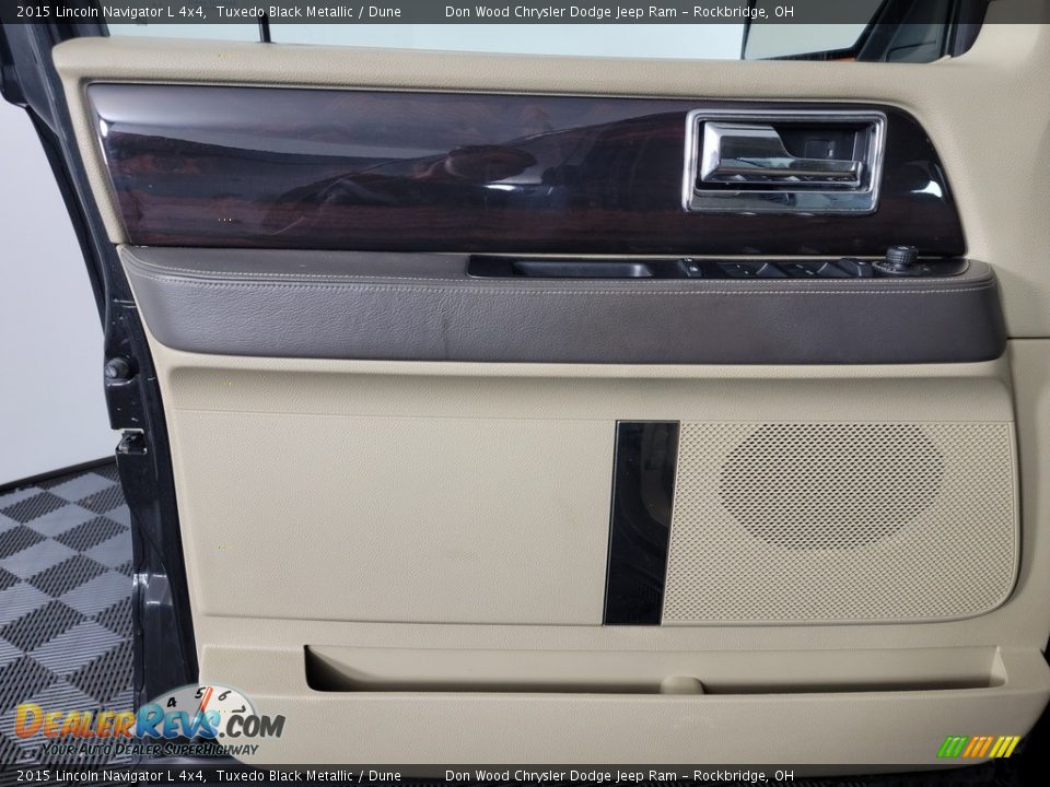 Door Panel of 2015 Lincoln Navigator L 4x4 Photo #19