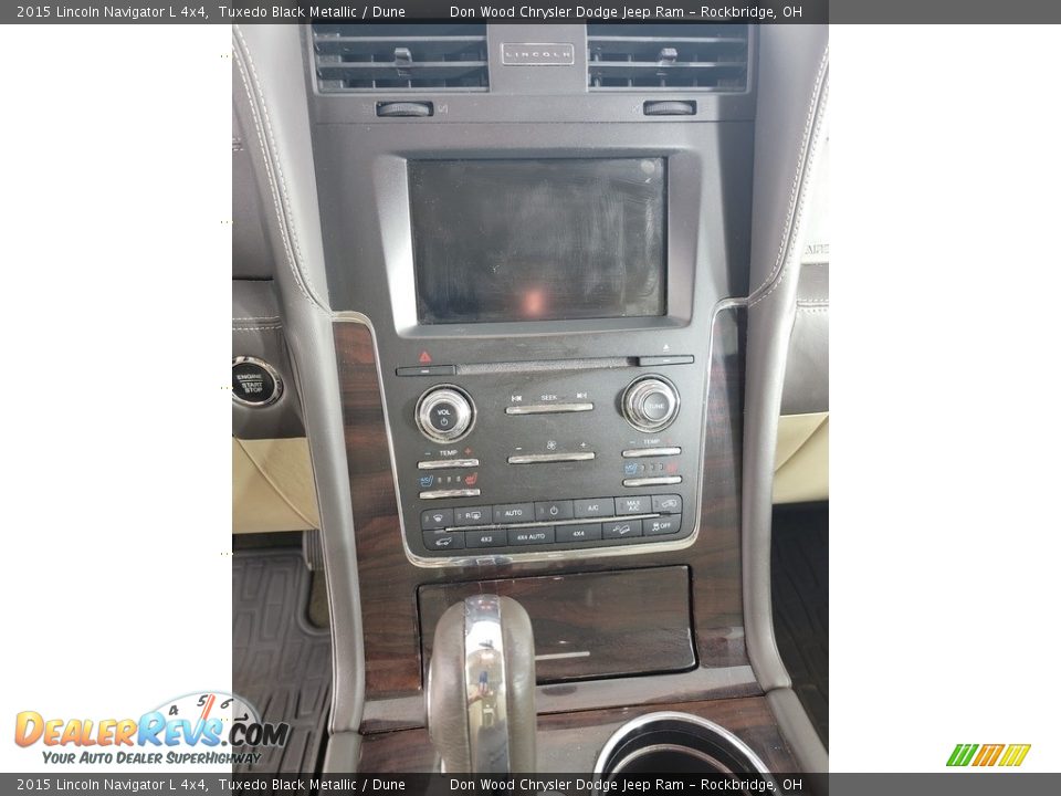 Controls of 2015 Lincoln Navigator L 4x4 Photo #26