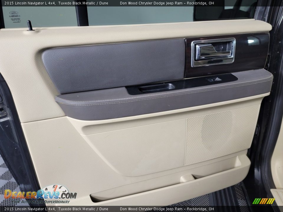 Door Panel of 2015 Lincoln Navigator L 4x4 Photo #29