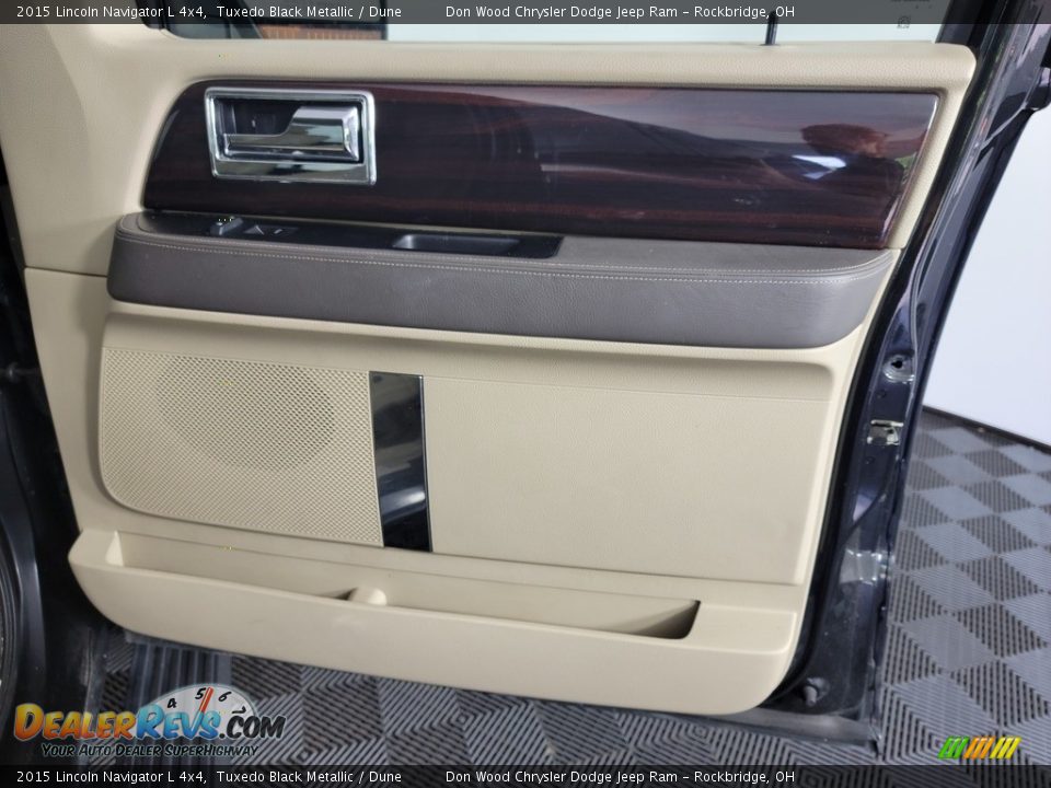 Door Panel of 2015 Lincoln Navigator L 4x4 Photo #34