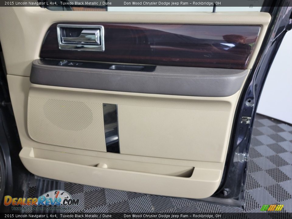 Door Panel of 2015 Lincoln Navigator L 4x4 Photo #34