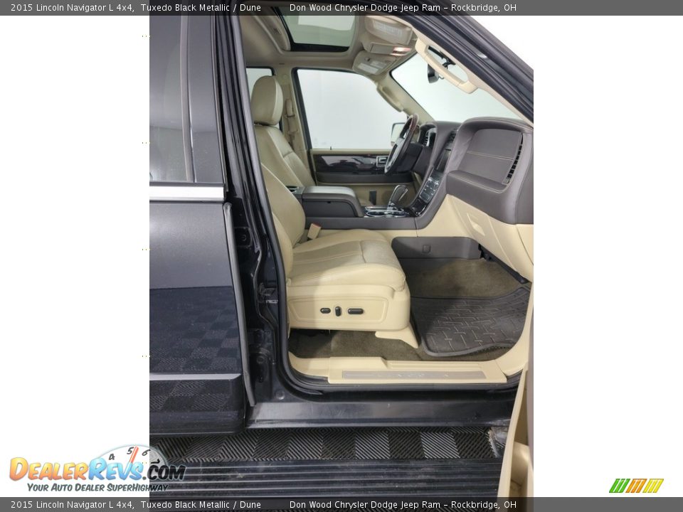 Front Seat of 2015 Lincoln Navigator L 4x4 Photo #35