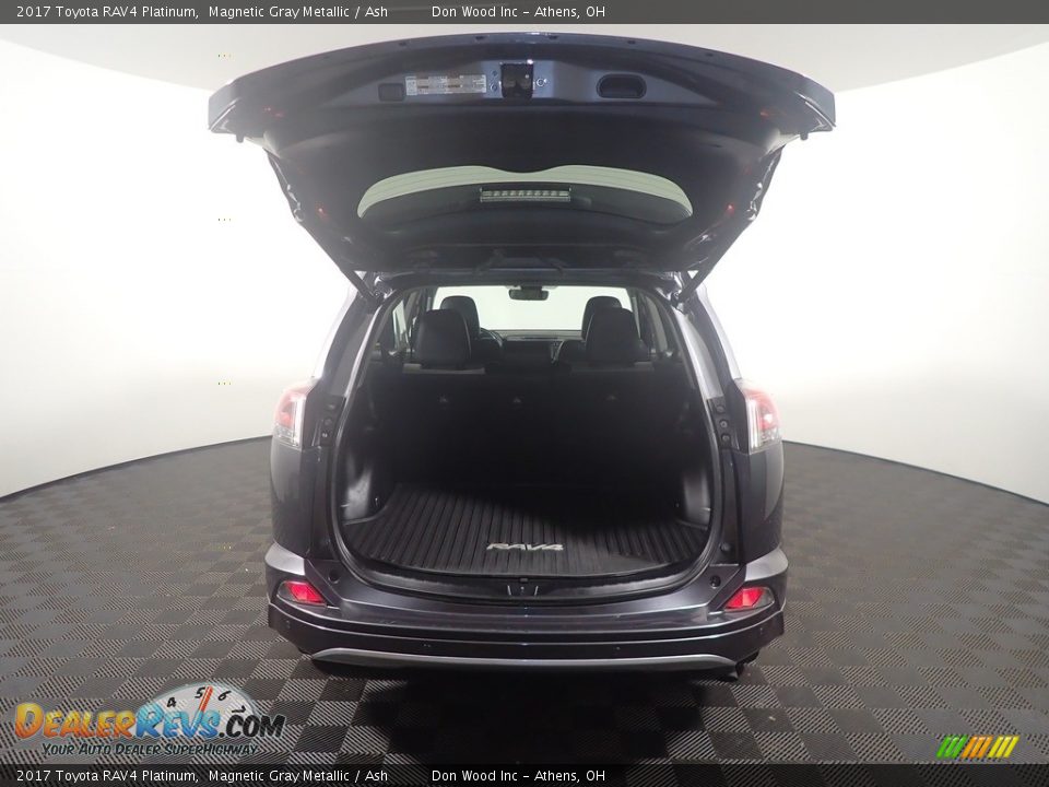 2017 Toyota RAV4 Platinum Magnetic Gray Metallic / Ash Photo #17