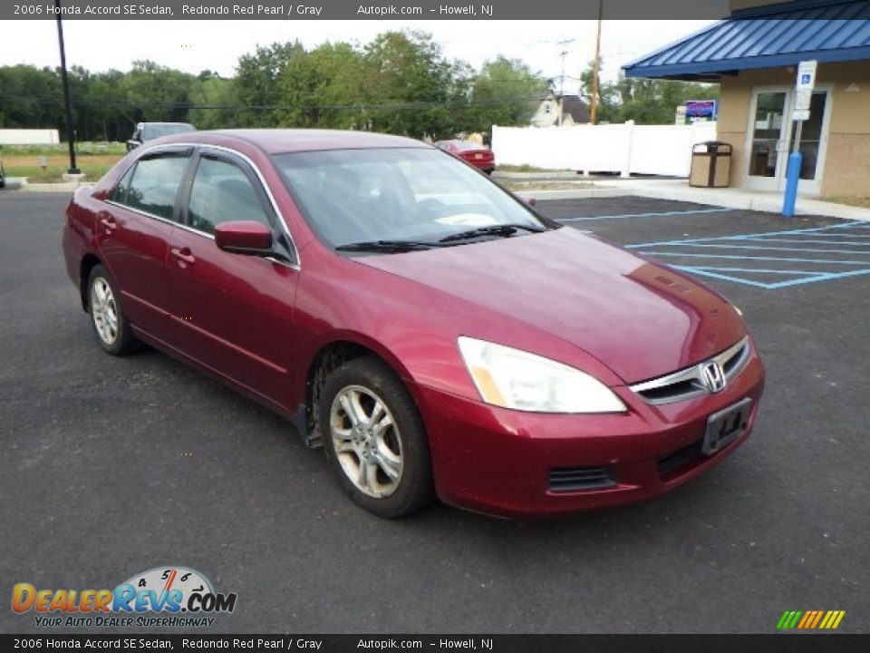 Front 3/4 View of 2006 Honda Accord SE Sedan Photo #2