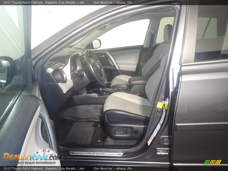 2017 Toyota RAV4 Platinum Magnetic Gray Metallic / Ash Photo #26