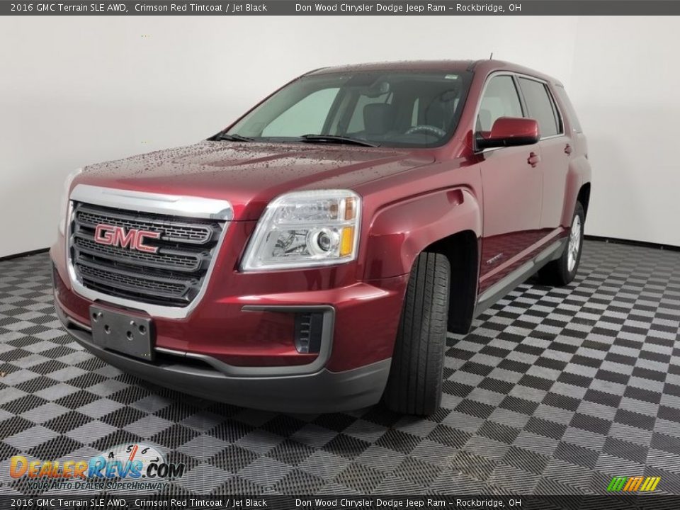 Front 3/4 View of 2016 GMC Terrain SLE AWD Photo #5