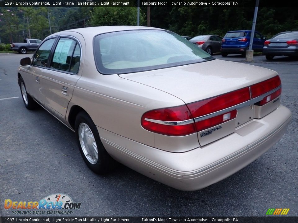 1997 Lincoln Continental Light Prairie Tan Metallic / Light Parchment Photo #4