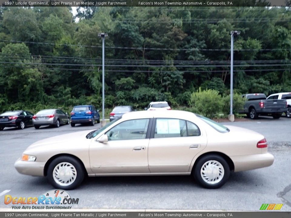 1997 Lincoln Continental Light Prairie Tan Metallic / Light Parchment Photo #5