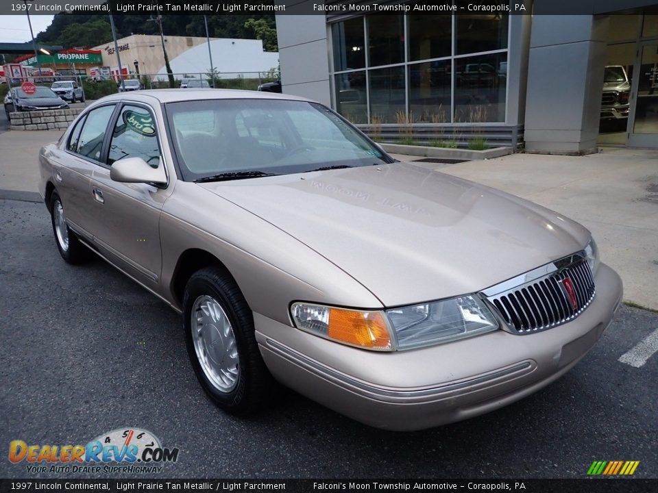 Front 3/4 View of 1997 Lincoln Continental  Photo #8