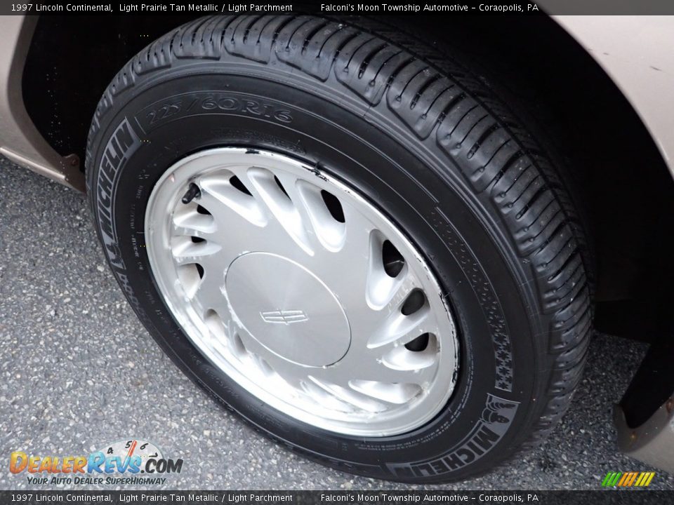 1997 Lincoln Continental  Wheel Photo #9