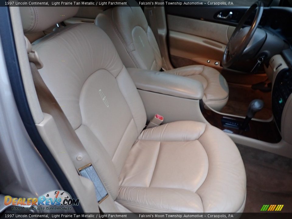 Front Seat of 1997 Lincoln Continental  Photo #10