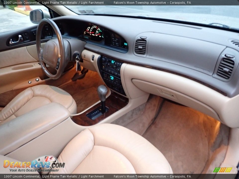 Dashboard of 1997 Lincoln Continental  Photo #11