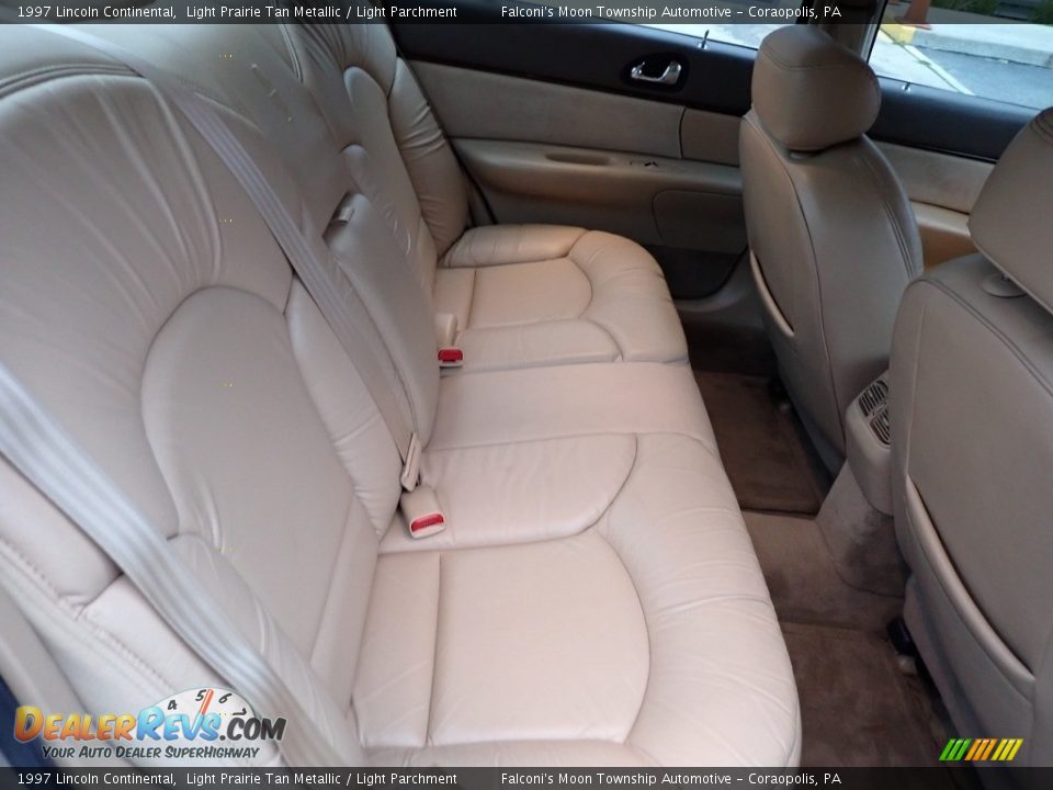 Rear Seat of 1997 Lincoln Continental  Photo #15