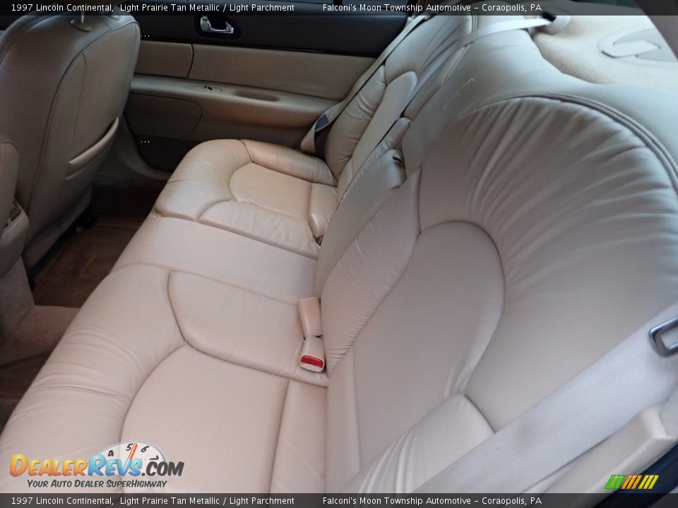 Rear Seat of 1997 Lincoln Continental  Photo #17