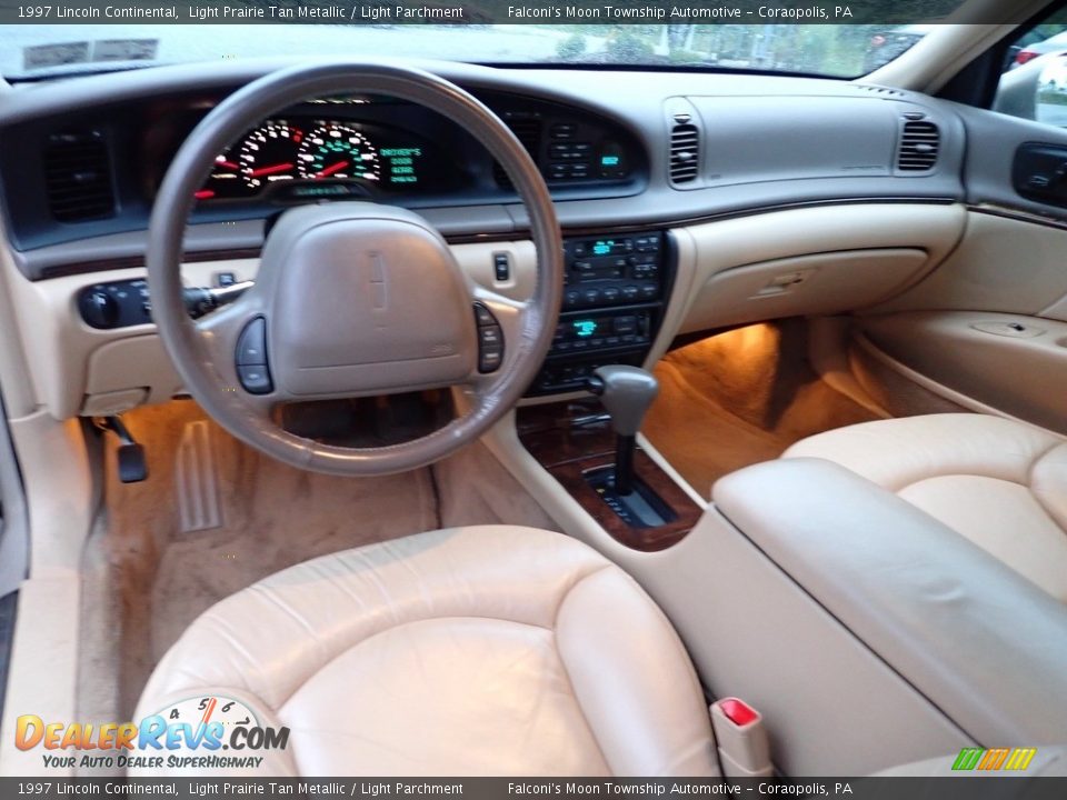 Light Parchment Interior - 1997 Lincoln Continental  Photo #18