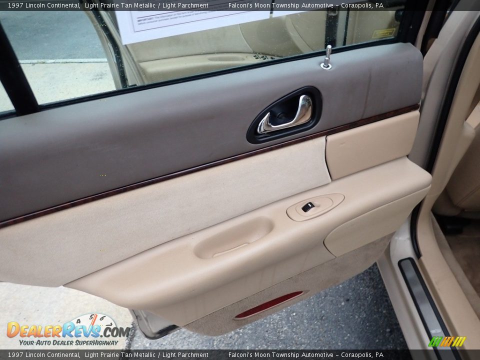 Door Panel of 1997 Lincoln Continental  Photo #19