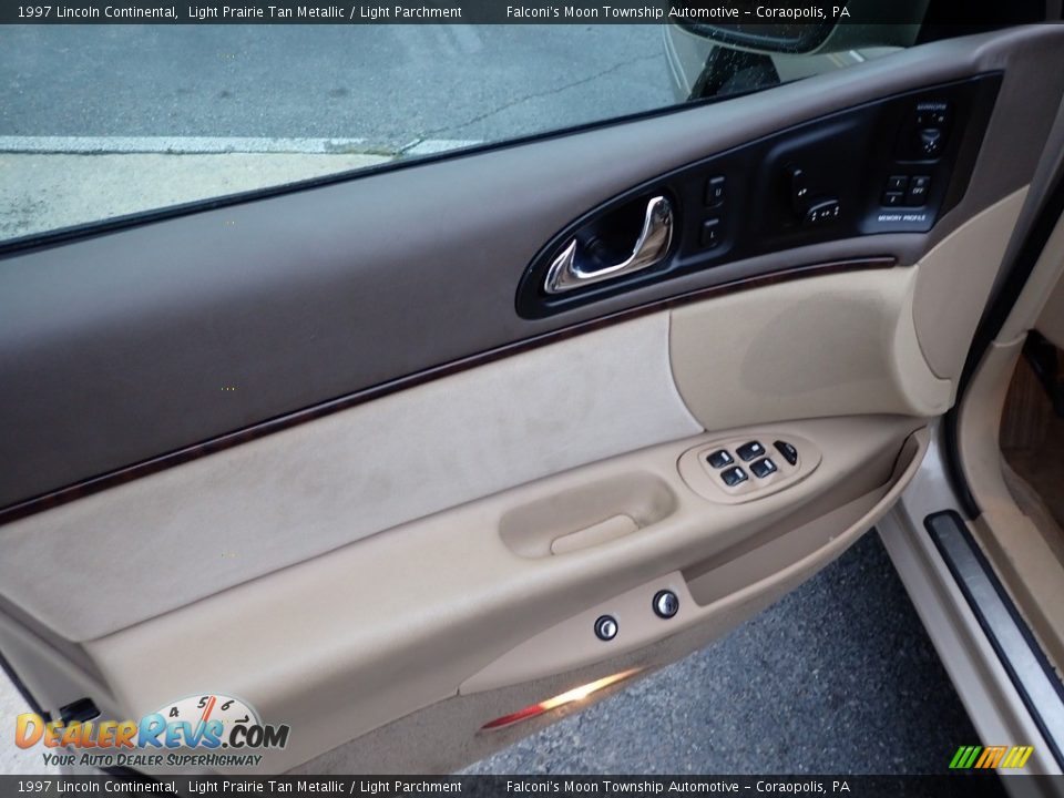 Door Panel of 1997 Lincoln Continental  Photo #20