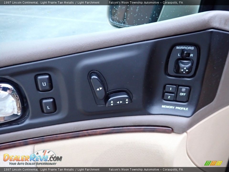 Controls of 1997 Lincoln Continental  Photo #21