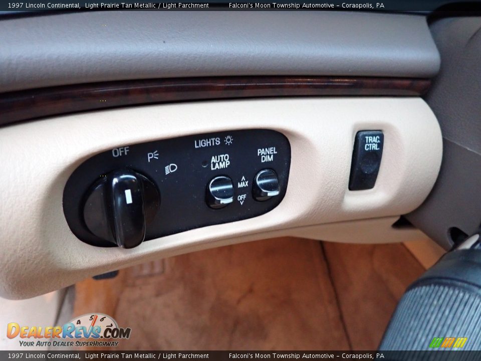 Controls of 1997 Lincoln Continental  Photo #24