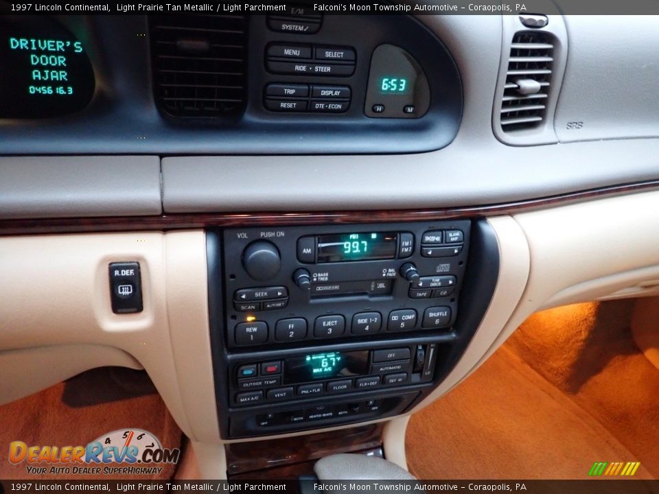 Controls of 1997 Lincoln Continental  Photo #27