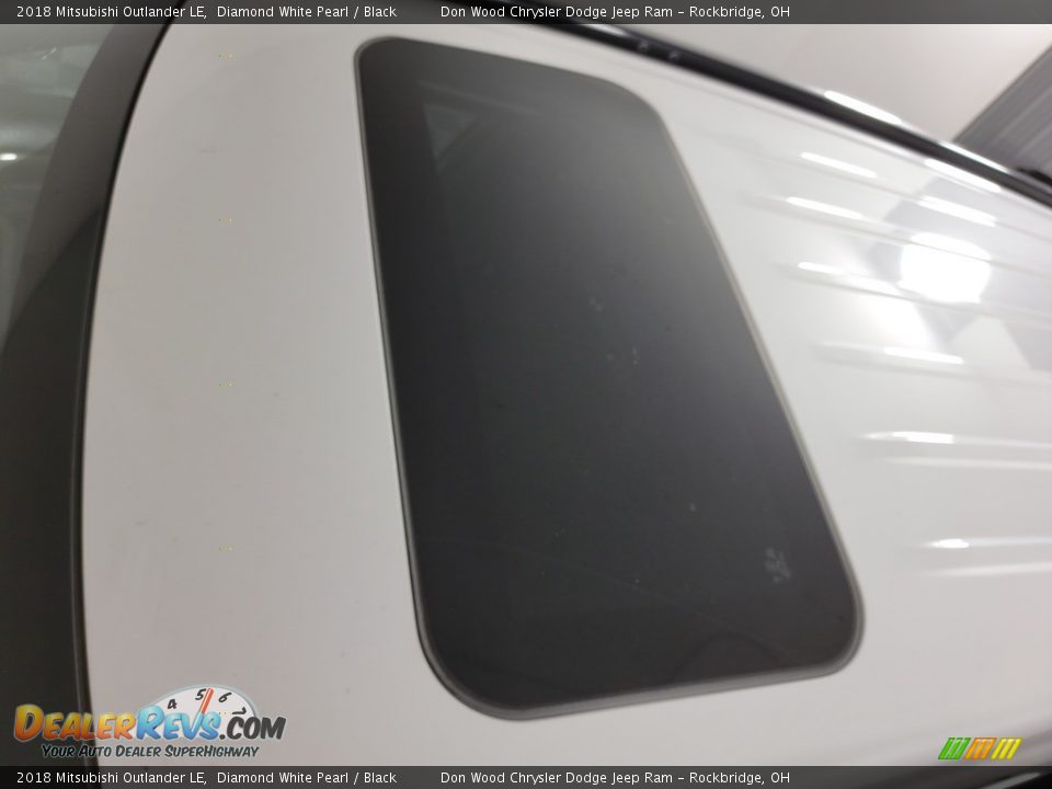 2018 Mitsubishi Outlander LE Diamond White Pearl / Black Photo #3