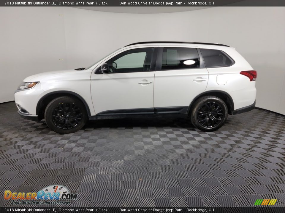 2018 Mitsubishi Outlander LE Diamond White Pearl / Black Photo #7