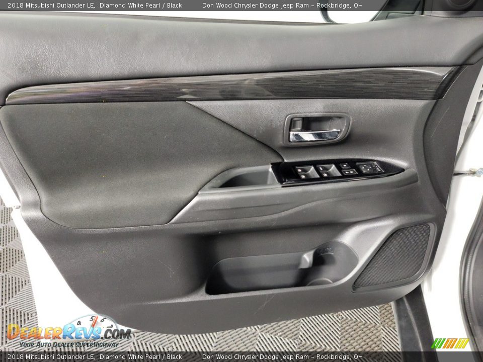 2018 Mitsubishi Outlander LE Diamond White Pearl / Black Photo #15