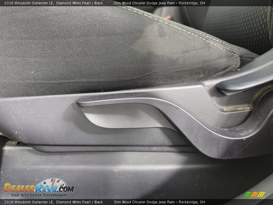 2018 Mitsubishi Outlander LE Diamond White Pearl / Black Photo #18