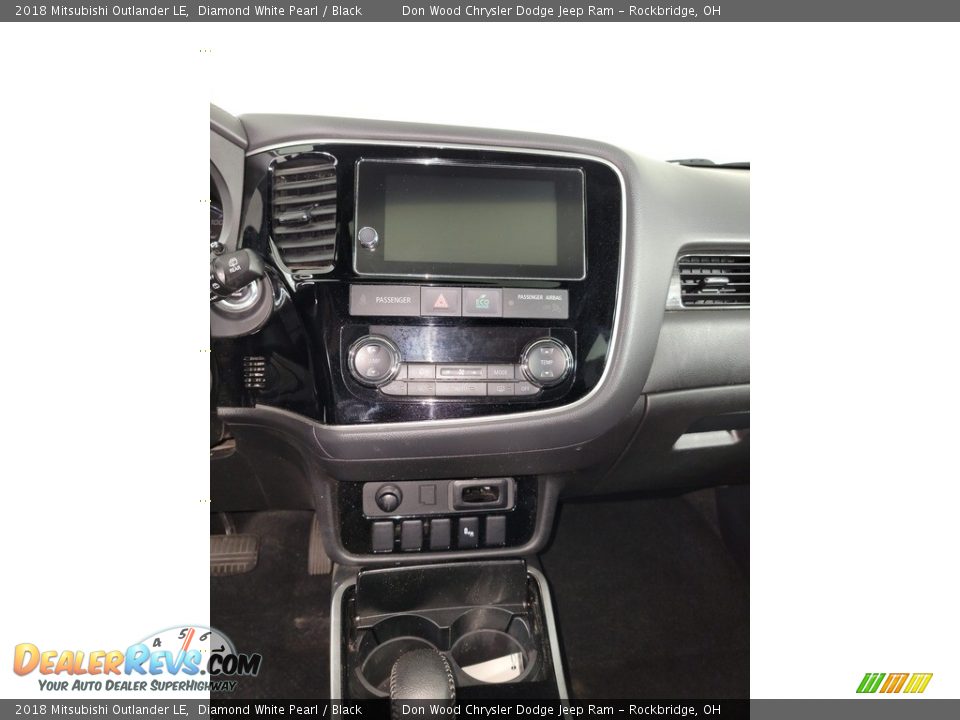 2018 Mitsubishi Outlander LE Diamond White Pearl / Black Photo #22