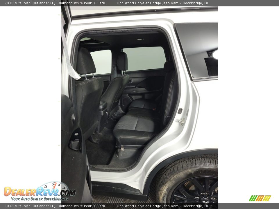 2018 Mitsubishi Outlander LE Diamond White Pearl / Black Photo #26