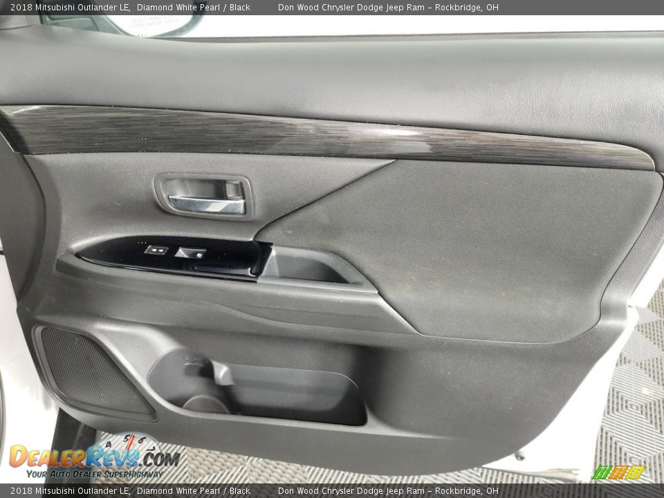 2018 Mitsubishi Outlander LE Diamond White Pearl / Black Photo #28