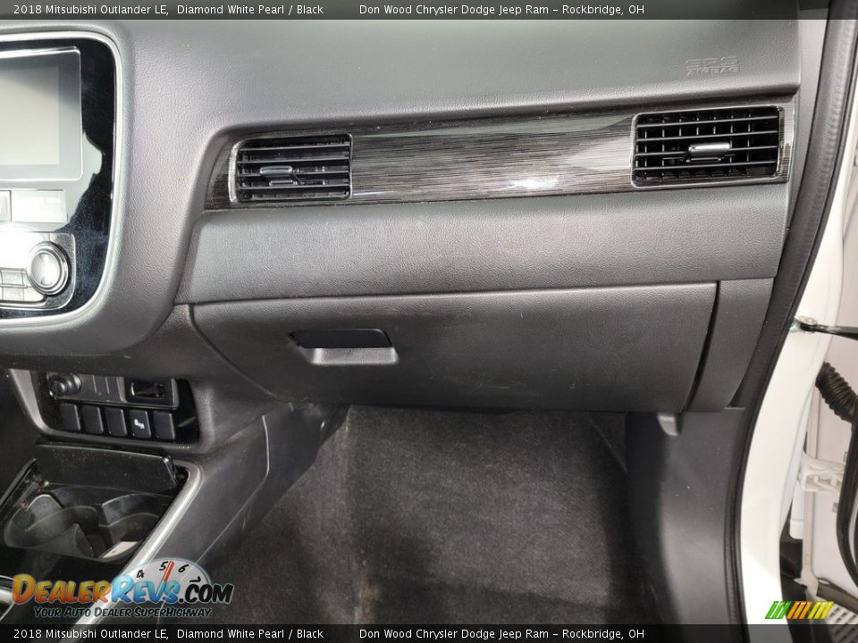 2018 Mitsubishi Outlander LE Diamond White Pearl / Black Photo #30