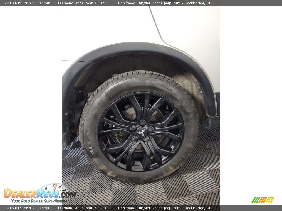 2018 Mitsubishi Outlander LE Diamond White Pearl / Black Photo #32