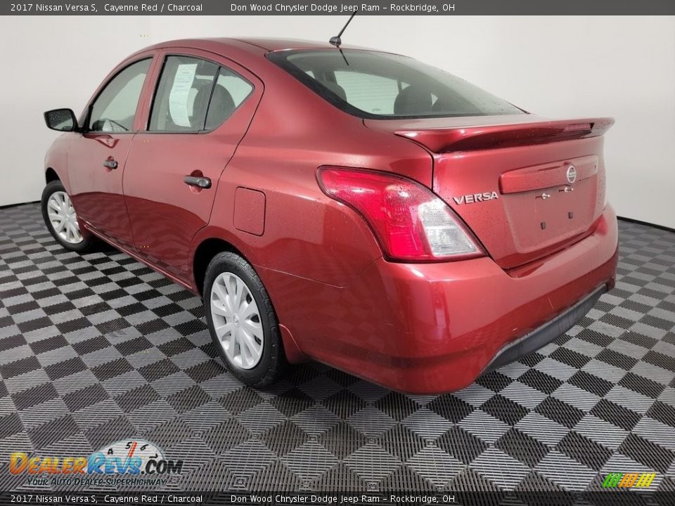 2017 Nissan Versa S Cayenne Red / Charcoal Photo #6